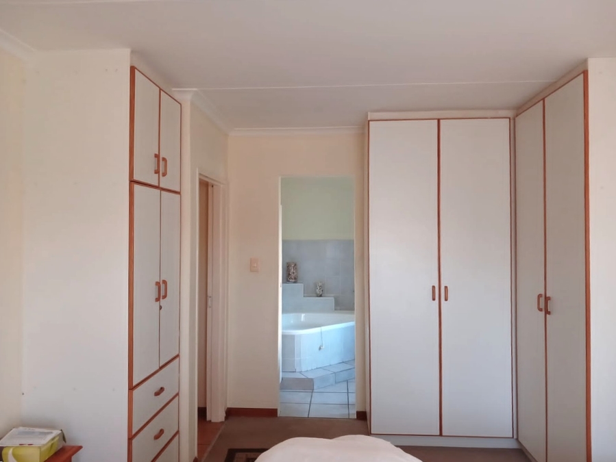 4 Bedroom Property for Sale in Wavecrest Eastern Cape